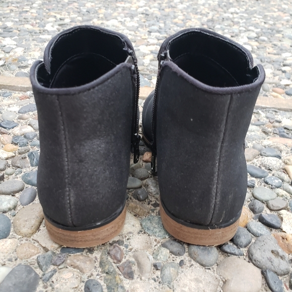 Girl's Cat & Jack Black Boots Size 13 - Picture 4 of 6